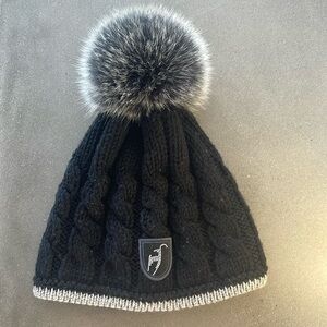 Toni Sailer hat 
Swarovski crystal with fur Pom
Made in Italy